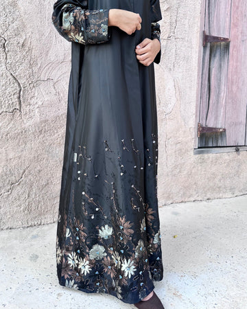 Monochrome / black abayas